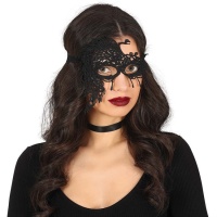 Asymmetrische, schwarz bestickte Maske