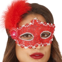 Rote Maske mit Federn und Spitze