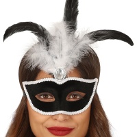 Schwarze Maske mit Glitzer und Federn